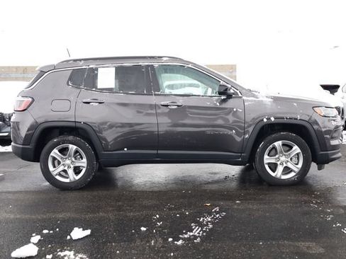 Used 2024 Jeep Compass Latitude image 4