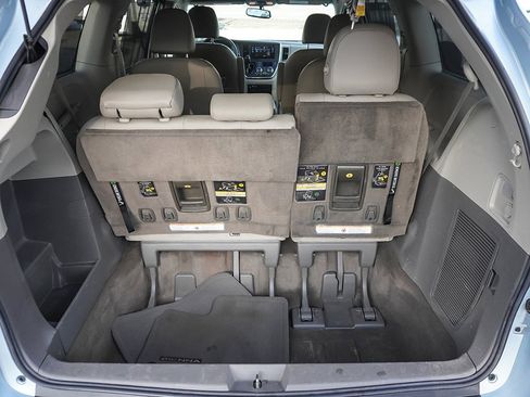 Used 2016 Toyota Sienna XLE image 21