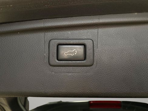Used 2018 Subaru Outback 2.5i Limited AWD/4WD image 23