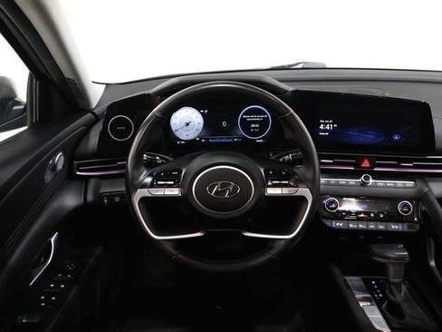 Used 2023 Hyundai Elantra Limited w/ Preferred Accessory Package FWD image 12