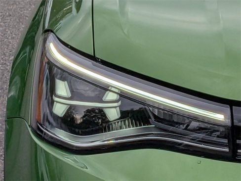 New 2026 Volkswagen Taos SE image 9