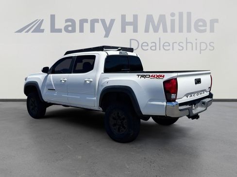 Used 2018 Toyota Tacoma TRD Off-Road AWD/4WD image 3