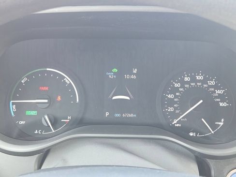 Used 2024 Toyota Sienna LE FWD image 32