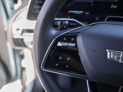 Used 2024 Cadillac Lyriq Sport image 12