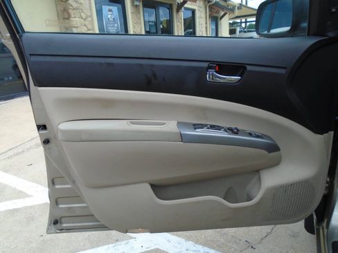 Used 2004 Toyota Prius FWD image 28