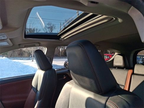 Used 2015 Toyota RAV4 Limited image 13