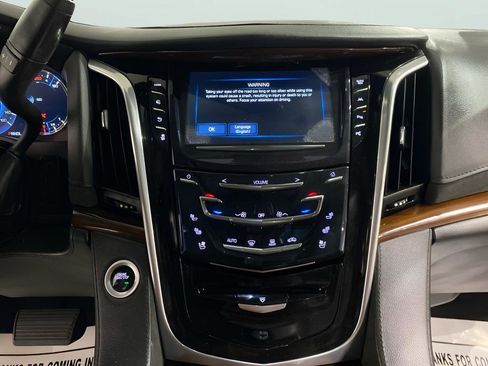 Used 2020 Cadillac Escalade Luxury image 18