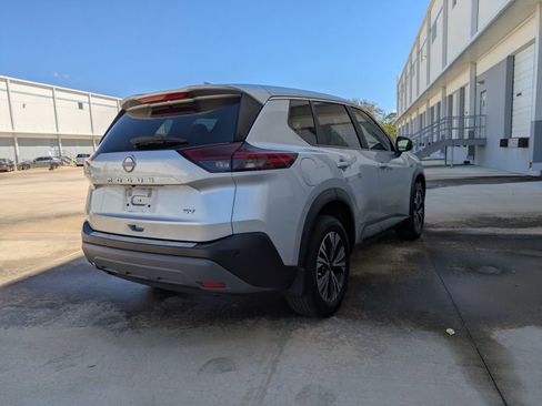 Used 2023 Nissan Rogue SV image 5