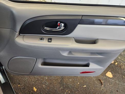 Used 2006 GMC Envoy SLE image 18