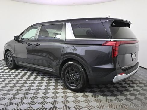 Used 2026 Kia Carnival FWD image 3