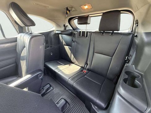 Used 2023 Toyota Highlander Limited AWD/4WD image 12