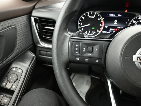 Used 2021 Nissan Rogue SV AWD/4WD image 19