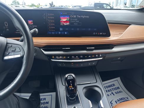 Used 2024 Cadillac XT4 Premium Luxury w/ Technology Package AWD/4WD image 10