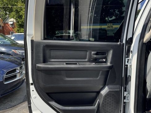 Used 2016 RAM 2500 Tradesman w/ Chrome Appearance Group image 12