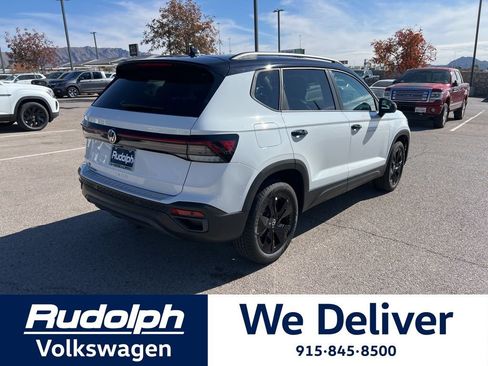 New 2026 Volkswagen Taos SE FWD image 5