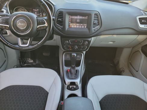 Used 2021 Jeep Compass Latitude FWD image 10