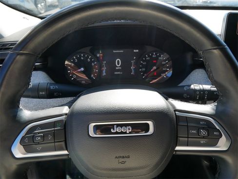 Used 2022 Jeep Compass Latitude image 25