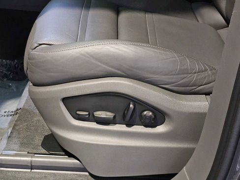Used 2023 Porsche Cayenne image 26