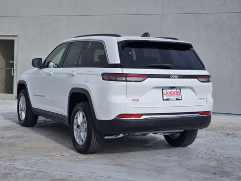 New 2025 Jeep Grand Cherokee Laredo RWD image 3
