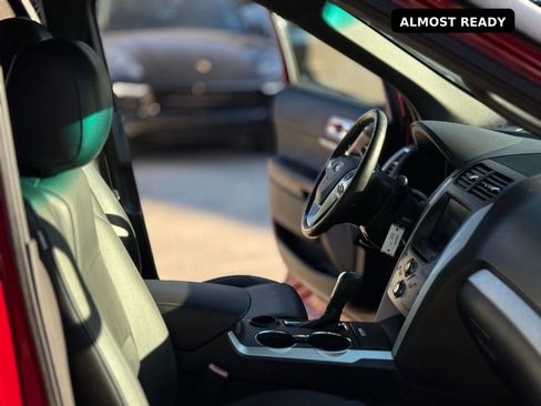 Used 2015 Ford Explorer XLT w/ Equipment Group 202B image 15