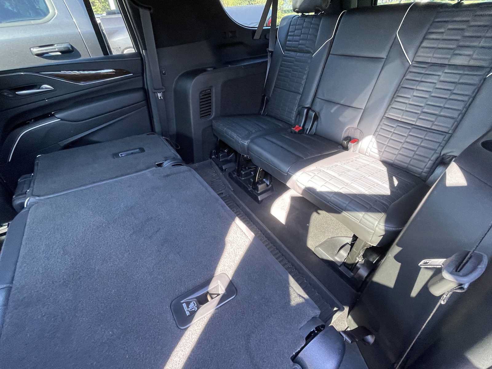 Used 2024 Cadillac Escalade ESV Sport Platinum w/ Heavy-Duty Trailer Package AWD/4WD image 10