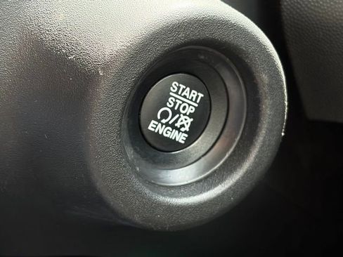 Used 2025 RAM ProMaster 2500 w/ Convenience Group image 16