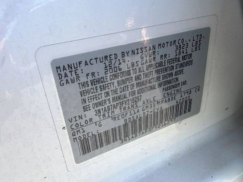 Used 2015 Nissan Sentra SV w/ Style Package FWD image 30