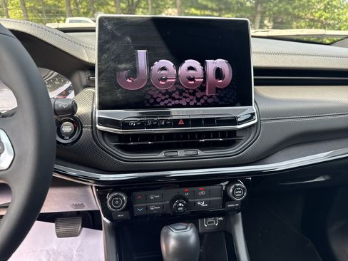 Certified 2022 Jeep Compass Altitude image 13