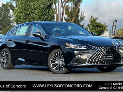 New 2025 Lexus ES 300h w/ Premium Package