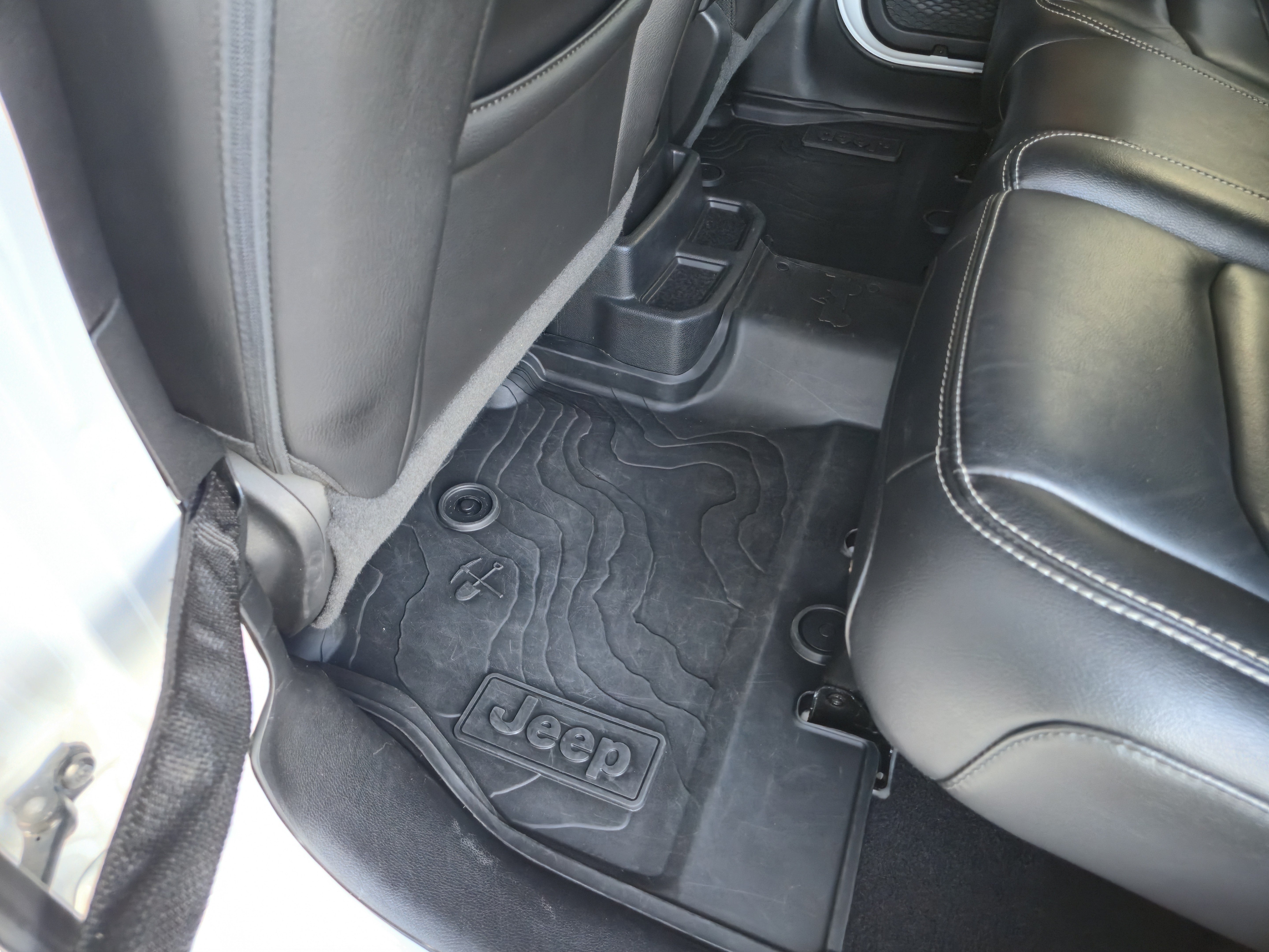 Used 2021 Jeep Wrangler Unlimited Sahara AWD/4WD image 11
