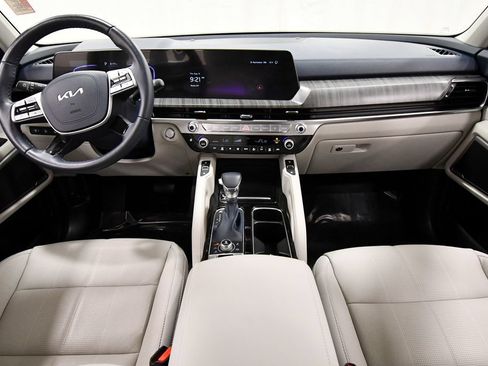 Certified 2025 Kia Telluride EX w/ EX Captain's Chair Package AWD/4WD image 3