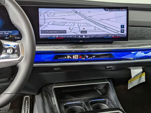 Used 2025 BMW i7 eDrive50 w/ M Sport Package image 32