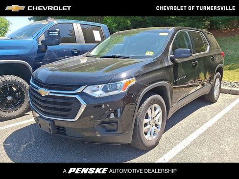 Used 2021 Chevrolet Traverse LS FWD image 1