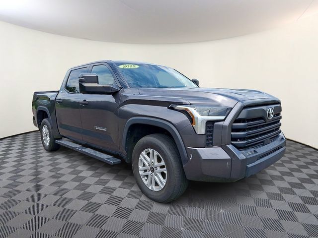 Used 2022 Toyota Tundra SR5 w/ SR5 Convenience Package AWD/4WD image 1