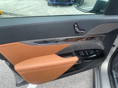 Used 2023 BMW 740i w/ Parking Assistance Package RWD image 8