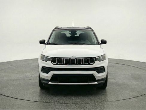 Used 2025 Jeep Compass Limited AWD/4WD image 2