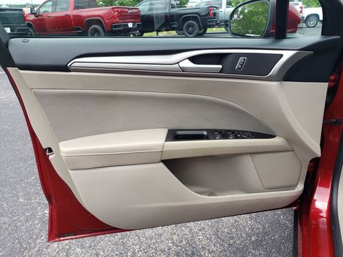 Used 2018 Ford Fusion SE w/ Fusion SE Technology Package FWD image 36
