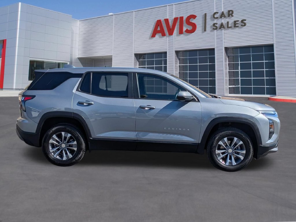 Used 2026 Chevrolet Equinox LT AWD/4WD image 4