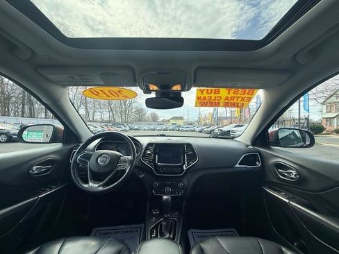 Used 2019 Jeep Cherokee Latitude w/ Popular Appearance Group image 16