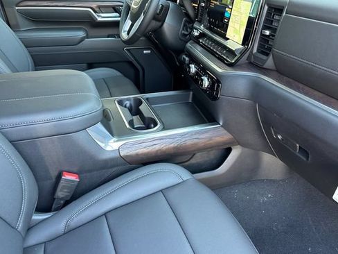 New 2026 GMC Sierra 2500 SLT w/ SLT Premium Package AWD/4WD image 17