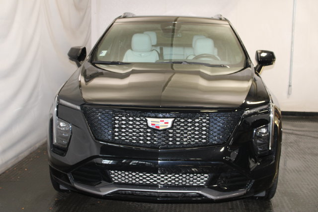 Used 2024 Cadillac XT4 Sport FWD image 3