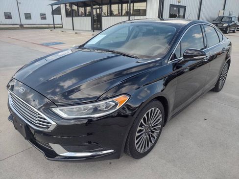 Used 2018 Ford Fusion SE w/ Fusion SE Technology Package image 2