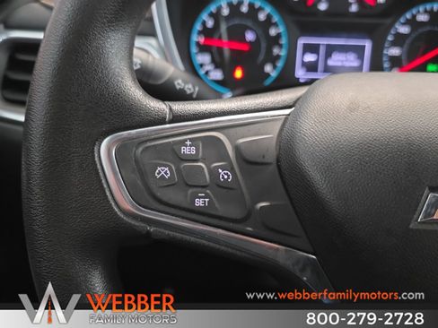 Used 2018 Chevrolet Equinox LT FWD image 22