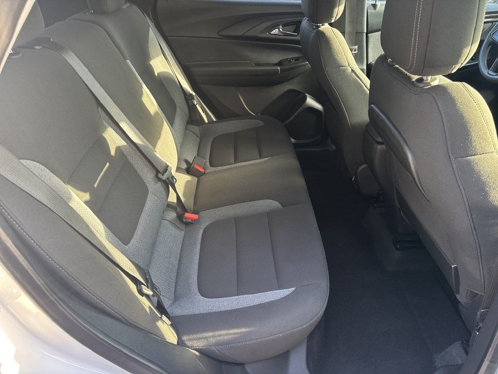 Used 2025 Chevrolet TrailBlazer LT FWD image 15
