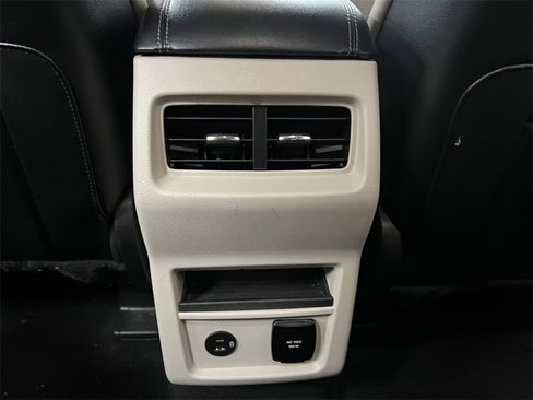 Used 2022 Ford Edge Titanium image 13