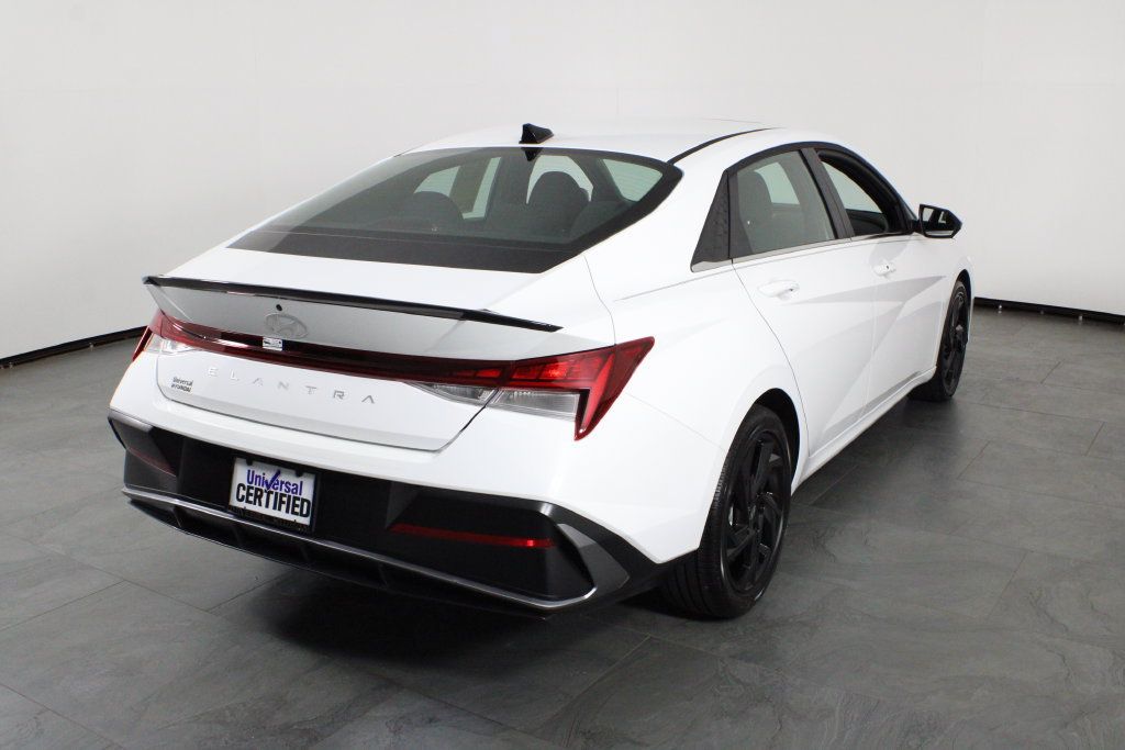 Certified 2026 Hyundai Elantra SEL Sport Premium w/ Cargo Package FWD image 4