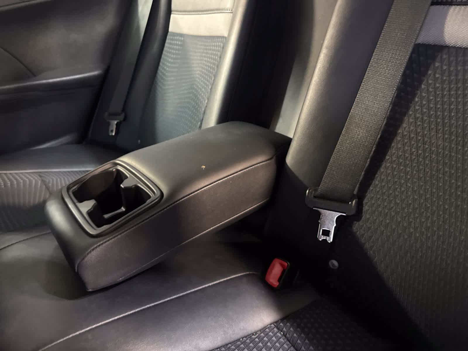Used 2014 Toyota Camry SE FWD image 17