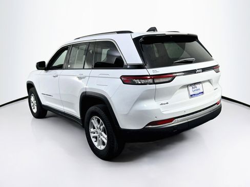 Used 2023 Jeep Grand Cherokee Laredo AWD/4WD image 7