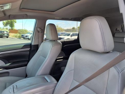 Used 2019 Toyota Highlander Limited AWD/4WD image 26