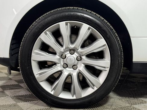 Used 2017 Land Rover Range Rover Supercharged image 2